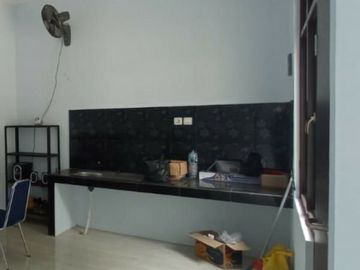 Rumah sederhana 1 lantai Bekasi Lokasi strategis pinggir jalan raya akses 2 mobil