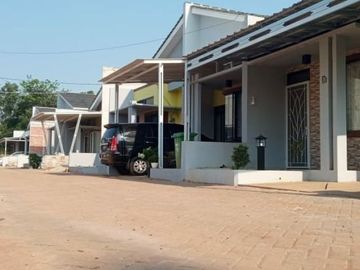 Rumah sederhana 1 lantai Bekasi Lokasi strategis pinggir jalan raya akses 2 mobil
