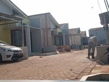 Rumah sederhana 1 lantai Bekasi Lokasi strategis pinggir jalan raya akses 2 mobil