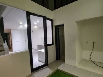 Rumah Sutorejo Timur Brand New Model Minimalis 3 lantai, Furnish