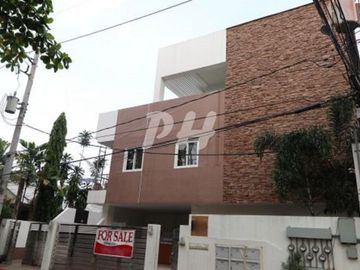 Elegant House and Lot For Sale In Fairview at 7.2M PH995