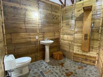 Puerto Lopez - Beach AIRBNB!!!: Se Vende Casa en Zona Rural, Cerca del Mar y Frente al Mar en Puerto Lopez