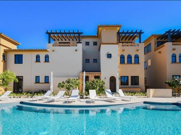 Penthouse en campo de golf, casa club y acceso al mar, en venta Cabo San Lucas.