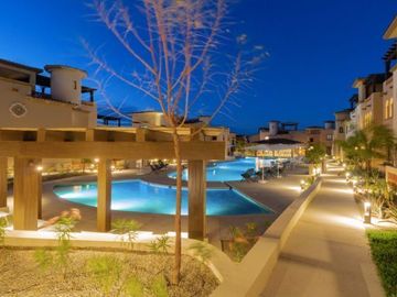 Penthouse en campo de golf, casa club y acceso al mar, en venta Cabo San Lucas.
