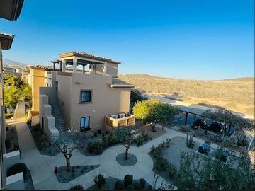 Penthouse en campo de golf, casa club y acceso al mar, en venta Cabo San Lucas.