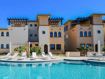 Penthouse en campo de golf, casa club y acceso al mar, en venta Cabo San Lucas.