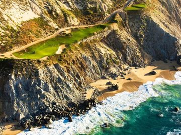 Penthouse en campo de golf, casa club y acceso al mar, en venta Cabo San Lucas.