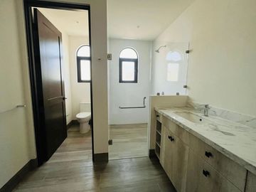 Penthouse en campo de golf, casa club y acceso al mar, en venta Cabo San Lucas.