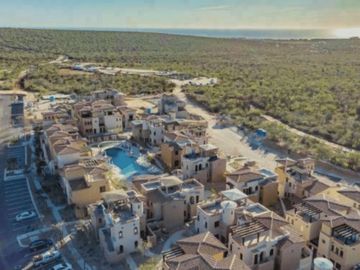 Penthouse en campo de golf, casa club y acceso al mar, en venta Cabo San Lucas.