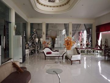 Rumah Super Mewah 3 Lantai Rungkut Asri Semi Furnished