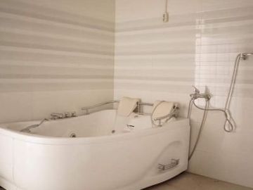 Rumah Super Mewah 3 Lantai Rungkut Asri Semi Furnished