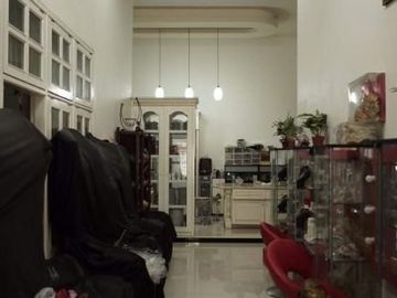 Rumah Super Mewah 3 Lantai Rungkut Asri Semi Furnished