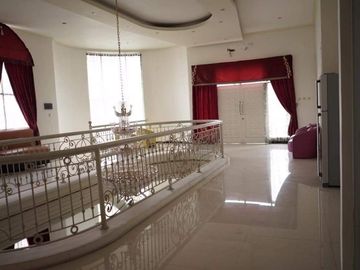 Rumah Super Mewah 3 Lantai Rungkut Asri Semi Furnished