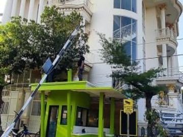 Rumah Super Mewah 3 Lantai Rungkut Asri Semi Furnished