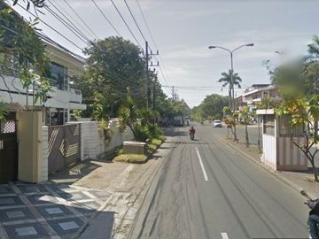 Rumah Mewah Pojok 2 Lantai di Raya Darmo Satelit Utara Kota Surabaya