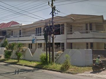 Rumah Mewah Pojok 2 Lantai di Raya Darmo Satelit Utara Kota Surabaya