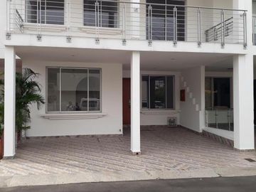 casa en venta en av. libertadores, prados ii. Cod V1388