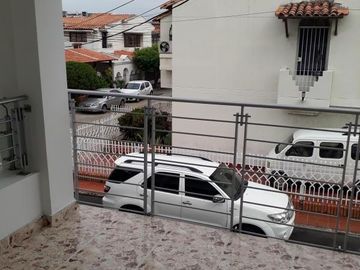 casa en venta en av. libertadores, prados ii. Cod V1388