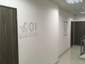 Se Vende Local Comercial con Mezzanine, rea Oeste