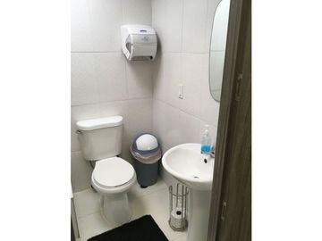 Se Vende Local Comercial con Mezzanine, rea Oeste