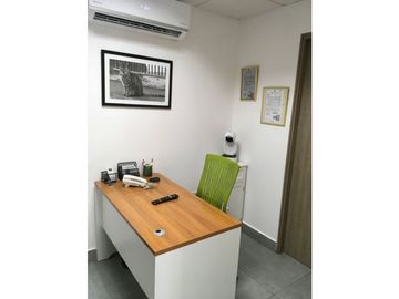 Se Vende Local Comercial con Mezzanine, rea Oeste
