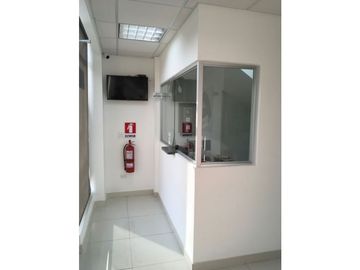 Se Vende Local Comercial con Mezzanine, rea Oeste