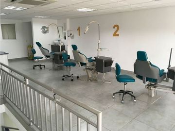 Se Vende Local Comercial con Mezzanine, rea Oeste