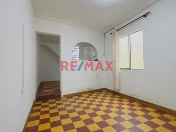 ¡Tu Oportunidad de Inversión en el Corazón de Chiclayo! 🏡✨

¿Buscas una propiedad con una ubicación privilegiada 📍 y potencial de crecimiento 📈? ¡Es
