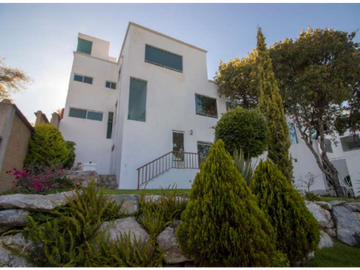 Casa En Venta En Zona Calera Con Amplias reas Verdes