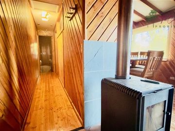 Casa en parcela venta 4D/4B piscina en Rio Plata - Pucón