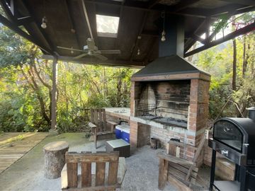 Casa en parcela venta 4D/4B piscina en Rio Plata - Pucón