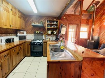 Casa en parcela venta 4D/4B piscina en Rio Plata - Pucón