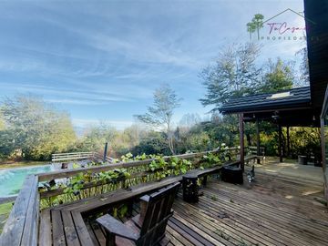Casa en parcela venta 4D/4B piscina en Rio Plata - Pucón
