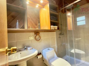 Casa en parcela venta 4D/4B piscina en Rio Plata - Pucón