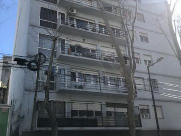 Muy luminoso semipiso 4 amb. con balcon al frente en esquina. Palermo Hollywood