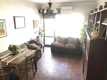 Muy luminoso semipiso 4 amb. con balcon al frente en esquina. Palermo Hollywood