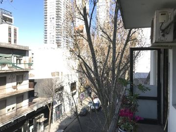 Muy luminoso semipiso 4 amb. con balcon al frente en esquina. Palermo Hollywood