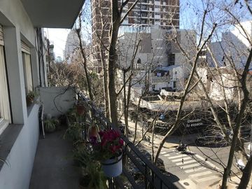 Muy luminoso semipiso 4 amb. con balcon al frente en esquina. Palermo Hollywood