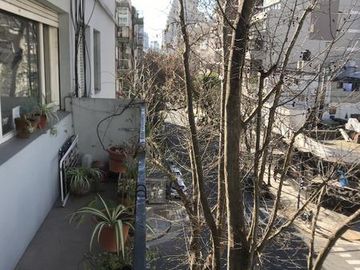Muy luminoso semipiso 4 amb. con balcon al frente en esquina. Palermo Hollywood