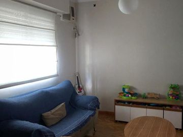 PH 4 AMBIENTES , INDEPENDIENTE , TERRAZA CON QUINCHO , DOS PATIOS  EXCELENTE UBICACION