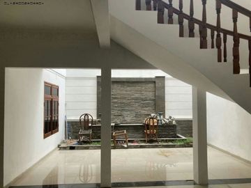 Raya Manyar Tirtoyoso