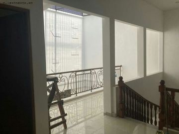 Raya Manyar Tirtoyoso