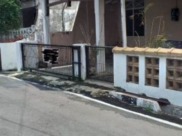 Rumah lokasi strategis di kota Semarang dipermukiman elite | DEWAK