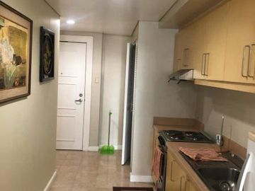Condominium 1 Bedroom: 1BR Condo For Sale in Manansala Tower Rockwell Makati City