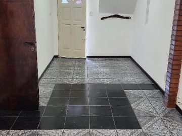 Casa PH en venta en Caseros