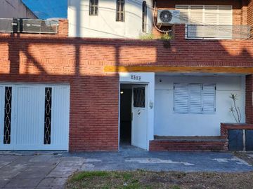 Casa PH en venta en Caseros