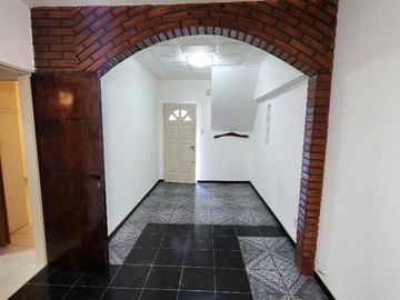 Casa PH en venta en Caseros