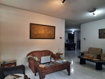Rumah Hook Lokasi strategis di Cilandak Belakang Citos