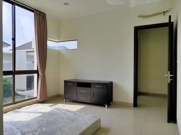 rumah murah bagus cantik cluster Btari Sumarecon Bandung