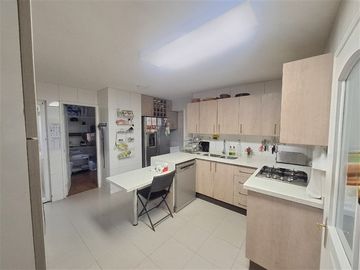 Casa en venta 4 dorm. Las Hualtatas, Padre Hurtado, Vitacura